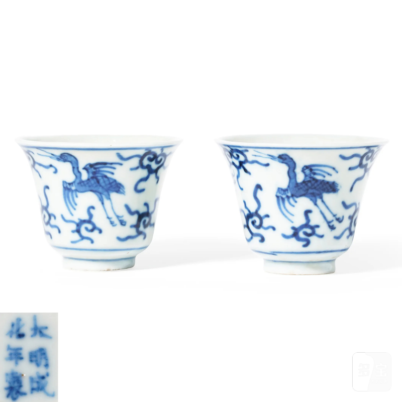清中期 景德镇窑新渡青花云鹤纹杯一对